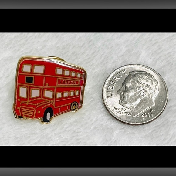 BURBERRY LONDON RED BUS PIN - Picture 3 of 3